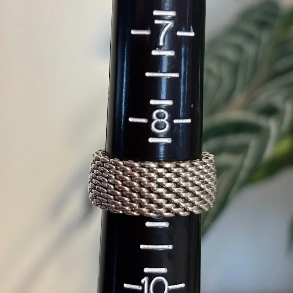 Authentic Tiffany & Co. 925 Sterling Silver Mesh ring (size 8 1/2) and pouch - Picture 10 of 14
